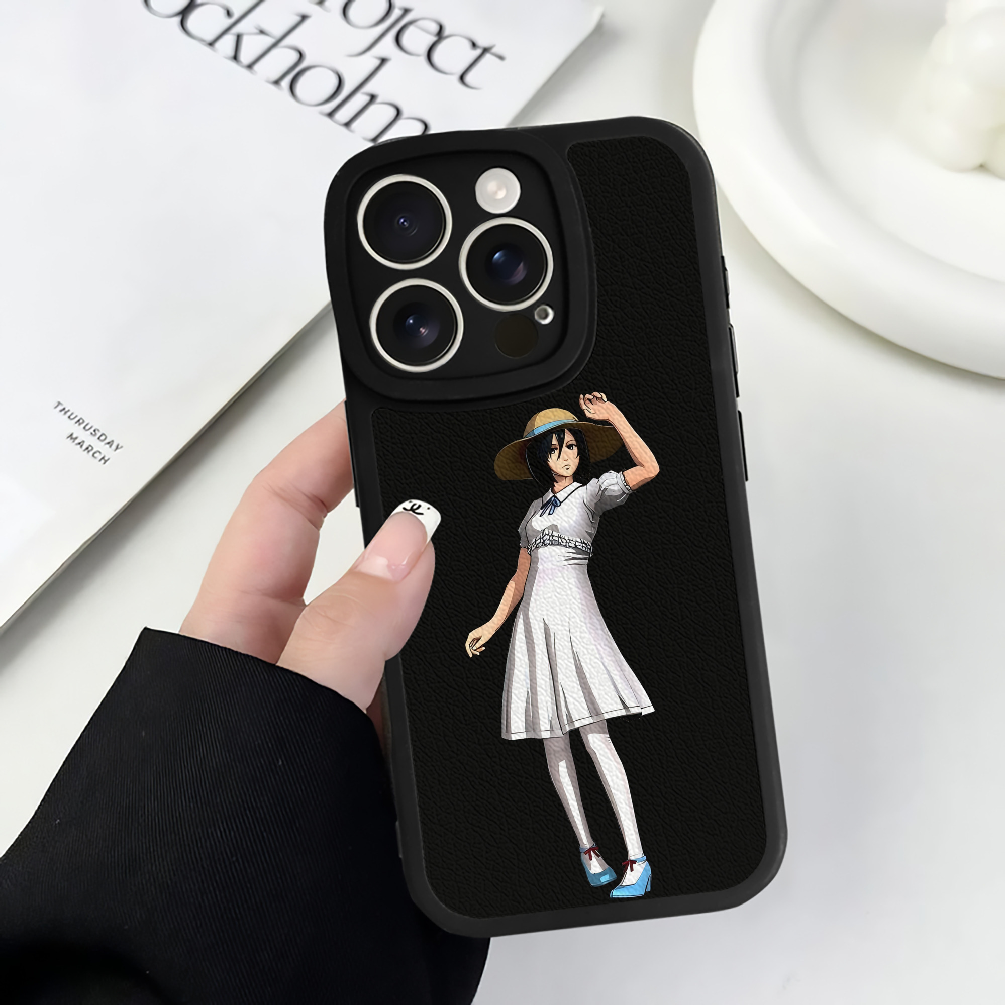 （画像用） 進撃の巨人 ミカサ·アッカーマン Attack on Titan Mikasa Ackerman 【iPhone 16シリーズ対応】シリコンスマホケース（レザー調） 材質：シリコン